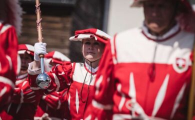 Wettbewerb, Tradition und auch Party am 83. Oberwalliser Tambouren- und Pfeiferfest in Unterbäch.