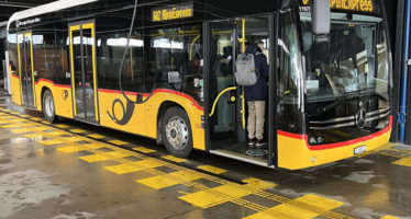 Elektrobus: Region Saastal und Postauto stellen neues ÖV-Konzept mit 4 neuen Elektrobusse vor