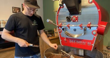 Höchstgelegene Kaffeerösterei Europas öffnet in Saas-Fee und profitiert von der Höhenlage.