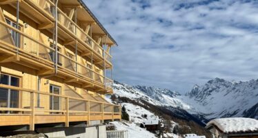 Blitzbau auf der Lauchernalp: Hotel Momentum ist nach 105 Tagen bereit für die ersten Gäste und bringt Hoffnung