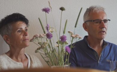 Schöner Moment: Yolande und Rudy Bellwald landen auf der Riederalp bei Freunden, nachdem sie in Blatten ihre Zweitwohnung verlieren