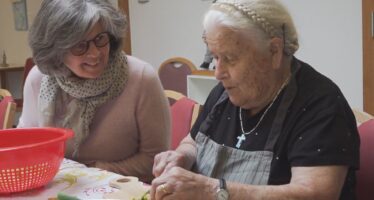 Das Alters- und Pflegeheim Emserberg in Unterems ist auf der Suche nach ehrenamtlicher Unterstützung. Unter dem Motto: “Wer hilft, verändert die Welt.”