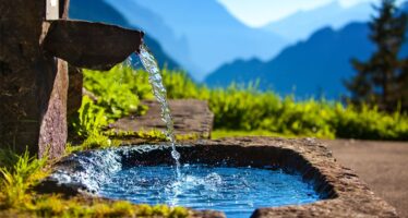 Wasserstrategie Wallis: Kanton möchte mit neuem Aktionsplanbesser auf Trockenheit, Hochwasser und steigenden Wasserbedarf vorbereitet sein.