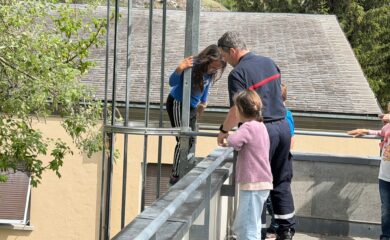 Feueralarm im Primarschulhaus Raron: Am Freitag fand eine grossangelegte Evakuierungsübung des Regionalen Führungsstabs Raron-Niedergesteln statt.