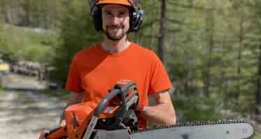 Walliser Holzerwettkampf: Flavio Arnold ist seit 2017 amtierender Meister. An diesem Samstag will der Forstarbeiter aus Simplon-Dorf seinen Titel verteidigen