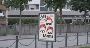 Theaterstück “Alles für Mama”: Die Kriminalkomödie feiert diesen Freitag ihre Premiere im LaPoste Visp