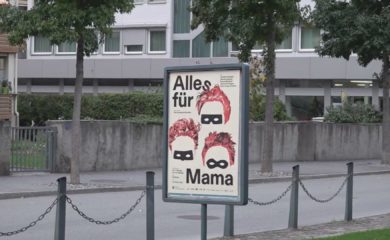 Theaterstück “Alles für Mama”: Die Kriminalkomödie feiert diesen Freitag ihre Premiere im LaPoste Visp