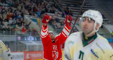 Der EHC Visp startet mit einer verjüngten Mannschaft und einem neuen Trainer in die neue Saison. Der Auftakt gelingt: 2:1 gegen HC Thurgau.