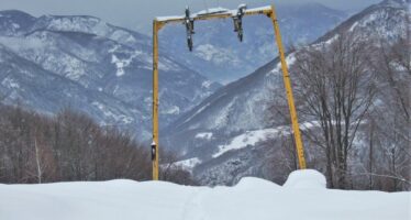 Wo alte Skilifte rosten, soll wieder Natur wachsen – Mountain Wilderness baut eine alte Anlage zurück, um auf das Problem aufmerksam zu machen