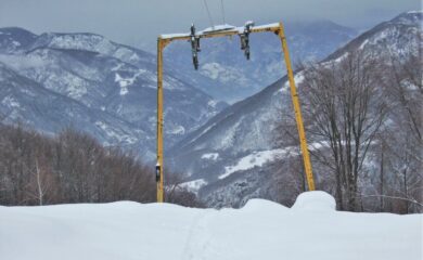 Wo alte Skilifte rosten, soll wieder Natur wachsen – Mountain Wilderness baut eine alte Anlage zurück, um auf das Problem aufmerksam zu machen