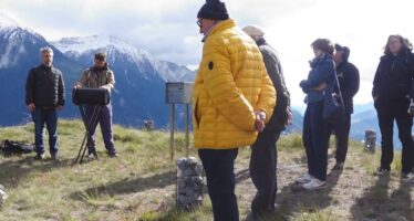 Rainer Maria Rilke auf Walliserdeutsch: Der Audiorundgang auf dem Lyrikweg in Guttet-Feschel überrascht mit Gedichten auf Deutsch, Französisch und Dialekt.
