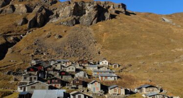 Neuer Schutzdamm soll Steinschlaggefahr auf der Bachalp bannen