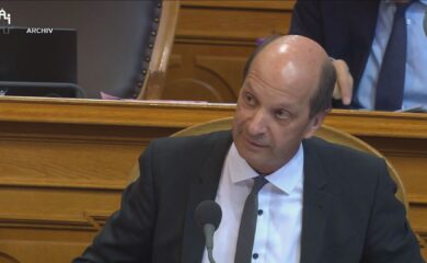 Weniger Strafverfahren: Für den Kauf von Imitationswaffen über grosse Onlinehändler soll es in Zukunft Bussen geben statt Strafverfahren. Das verlangt ein Vorstoss von Ständerat Beat Rieder