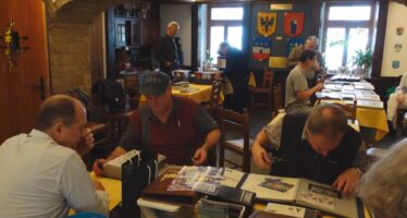 Faszination Briefmarken: Sammler und Händler aus der ganzen Schweiz treffen sich an der Frühjahresbörse in Glis.