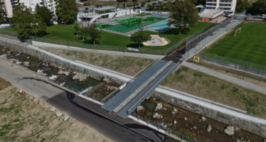 Die Langsamverkehrsbrücke Geschina in Brig ist eröffnet. Sie verbindet die Sport- und Freizeitanlagen auf beiden Seiten.