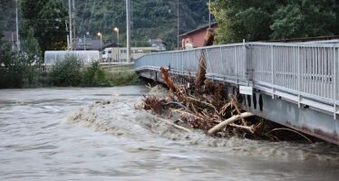Breite Zustimmung für “Projekt Rottenbrücken Raron”: Ohne Gegenstimme hat sich die Urversammlung von Raron für das Projekt ausgesprochen. Die historische Brücke wurde durch das Unwetter im Sommer 2024 stark beschädigt.