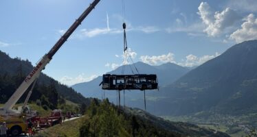 Ein 12 Tonnen schwerer Bus stürzte am Wochenende von der Strasse und musste geborgen werden. Jetzt ist klar, wieso das geschah.