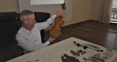 Un grand nom de la lutherie en visite à Crans-Montana