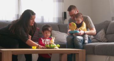 Mehr Zeit für das Kind: “Junge Mitte Schweiz” fordert eine angemessene und wirtschaftsfreundliche nationale Elternzeit