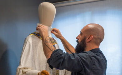 Le couturier du pape de passage à Sion: «Le moteur c&rsquo;est la foi»