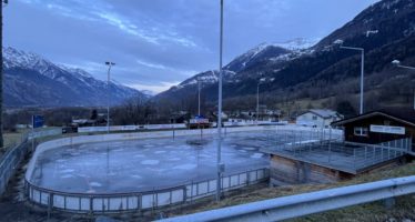 HC Leukergrund: Die Natureisbahn schmilzt durch die hohen Temperaturen weg, so können keine Heimspiele vor Ort ausgetragen werden. Zusatzarbeit für den Platzwart sowie der Mannschaft