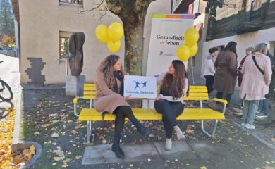 “Hängertu”-Bänke in Visp: Gesundheit beginnt dort, wo Menschen miteinander in Kontakt kommen.