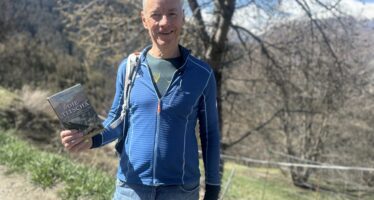 „Die Titscha“: Ein Generationenroman von Odilo Abgottspon über Armut, Auswanderung und entbehrungsreiche Arbeit – und über den Zusammenhalt, der selbst in stillen Glücksmomenten trägt