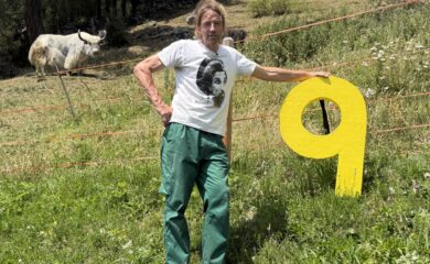 Kanal9 Sommerserie: “Ds Niini unnerwägs” zu Besuch bei Yakbauer Daniel Wismer auf 1650 Metern Höhe. Oberhalb von Embd gibt es sogar ein Yakmuseum.