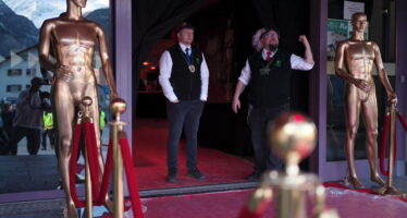 Roter Teppich, Oscar-Glamour und närrisches Treiben: Der Bunte Abend bringt Hollywood-Feeling nach Naters