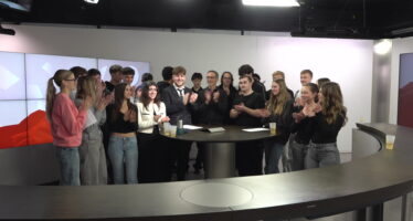 Une classe de 2e année de l’école de commerce de Sion réalise deux journaux sur Canal9