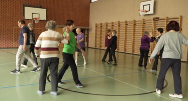 À la salle ou devant la télé, les seniors valaisans gardent la forme