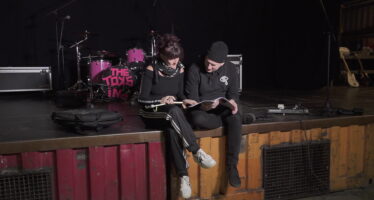 Théâtre: une pièce qui met en lumière le travail de l&rsquo;ombre