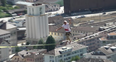 Suspendu à 100 mètres du sol entre Valère et Tourbillon