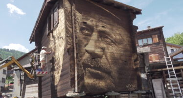 À Nendaz, Antoine Guignard ponce des portraits pour révéler le patrimoine
