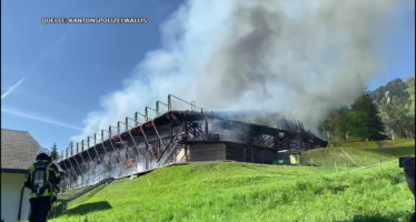 Brand in Torgon: Gruppenunterkunft steht in Flammen