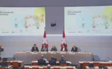 “Die Schweiz ist ein Hotspot des Klimawandels”, sagt Reto Knutti, Professor für Klimaphysik ETH Zürich an der Medienorientierung zur Klimapolitik in Bern. Die neuen Klimaszenarien wurden von Forschern der ETH Zürich zusammen mit MeteoSchweiz im Auftrag des Bundes erstellt.