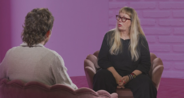 « Komfortzona »: Carmen Werner ist Regisseurin vom « Wilt Mandji ». Sie erzählt warum das Stück so alt ist und wieso es gar nicht aus dem Wallis kommt.
