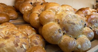 Der Dreikönigskuchen ist am 6. Januar jeweils ganz hoch im Kurs. Gibt es einen Tipp, den König sofort zu erwischen?