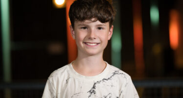 Musicalstar aus Ried-Brig. Der 11-jährige Marius Schmid spielt im Musical “Billy Elliot” die Rolle “Michael”. Ab dem 24. Oktober steht der Sechstklässler in der MAAG Musical Hall auf der ganz grossen Bühne.
