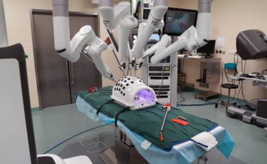 Zum ersten Mal ist im Spitalzentrum Oberwallis ein Operationsroboter im Einsatz. Wir konnten heute einen Eingriff mit der Kamera begleiten.