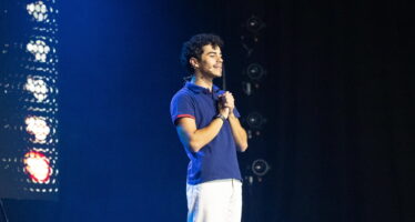 De la Cigale à Montréal, le jeune humoriste valaisan Anthony Crettex trace sa voie