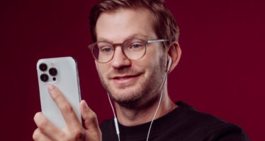 Dans son nouveau spectacle, Thomas Wiesel s’attaque à nos addictions aux écrans