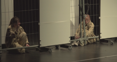 Das Experiment 2.0: Das Kollegiumstheater geht freiwillig hinter Gitter