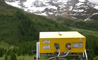 Lötschental : Neues Radarsystem zur Überwachung des Oigschtchummun-Gletschers wird installiert.