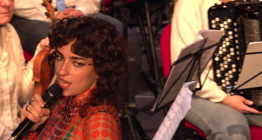 La Fanfare du Losange et la Fanfaribole enrobent la voix magique de Neima Naouri