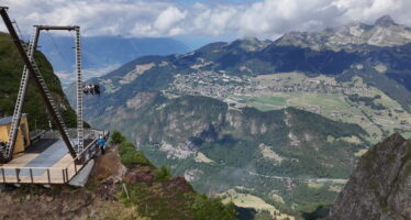 Villars innove avec une balançoire géante