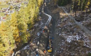 Neuer Schutz für Randa: Der neue Schutzwall oberhalb von Randa schützt die Gemeinde vor Steinschlag