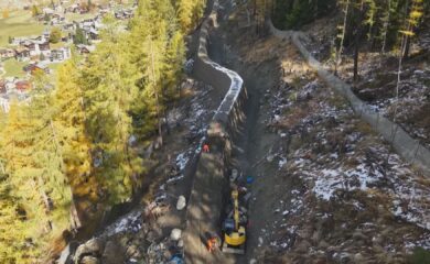 Neuer Schutz für Randa: Der neue Schutzwall oberhalb von Randa schützt die Gemeinde vor Steinschlag