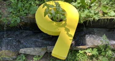 Kanal9 Sommerserie: “Ds Niini unnerwägs” auf den Suonen von Saas-Fee. Dank Freiwilligen fliesst das Schmelzwasser wieder ins Dorf.