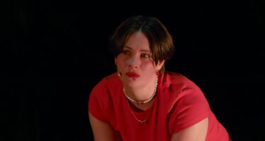 Dans son seul en scène, Laura Chaignat évoque avec humour ses chagrins d’amitié